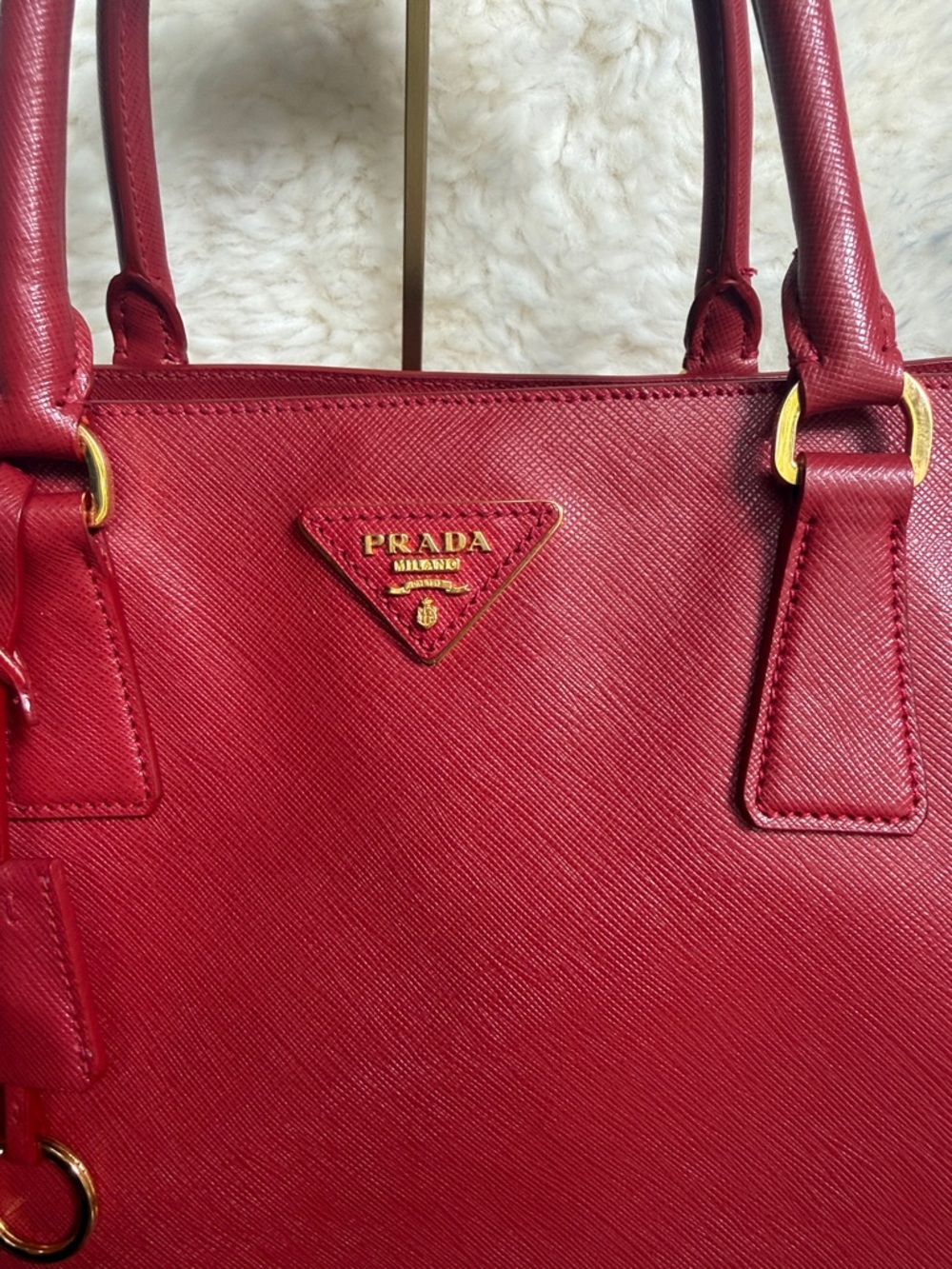 Prada Red Saffiano Tote with Gold Hardware Amazing condition! Authentic - Picture 2 of 8